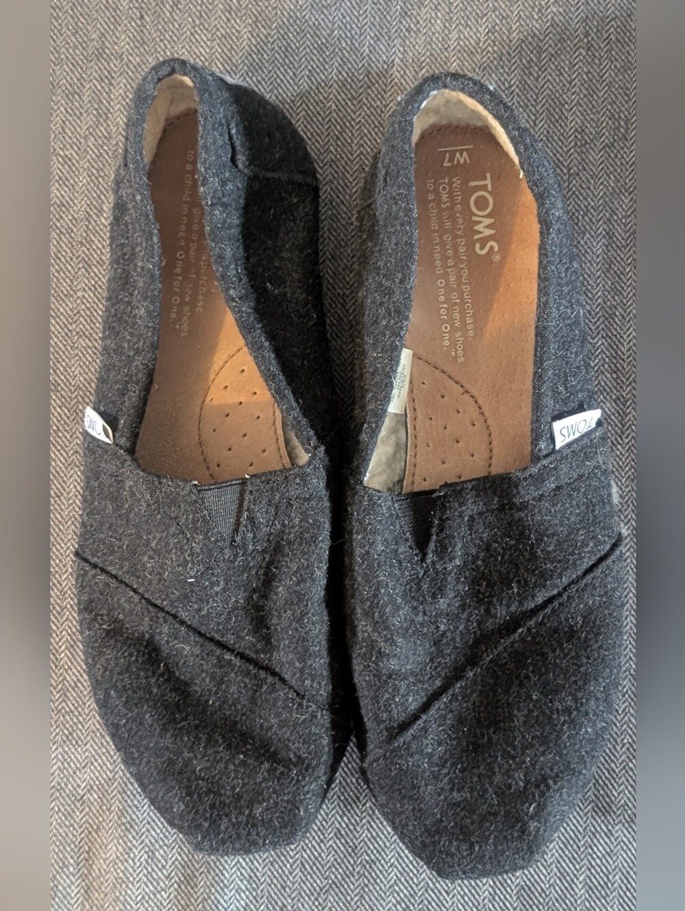 TOMS Black Felt Slip-on Slippers with Textured Gray Soles